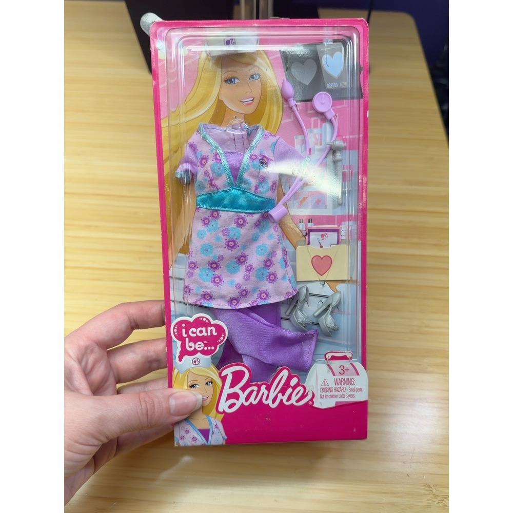 Barbie I Can Be Nurse Fashion T7540 Scrubs Stethoscope 2011 New Damaged Pkg